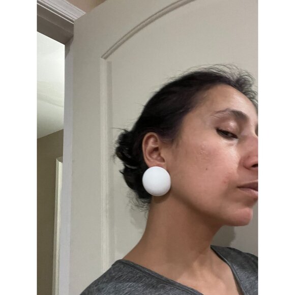 White stud earring retro large Snow White statement big dome round earring bold - Picture 6 of 6